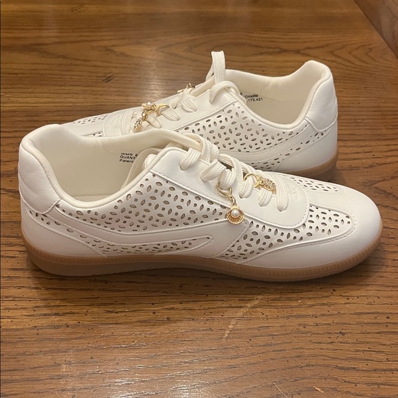 Dolce Vita White Perforated Sneakers with Gold Accents, size 8.5 - Picture 12 of 15